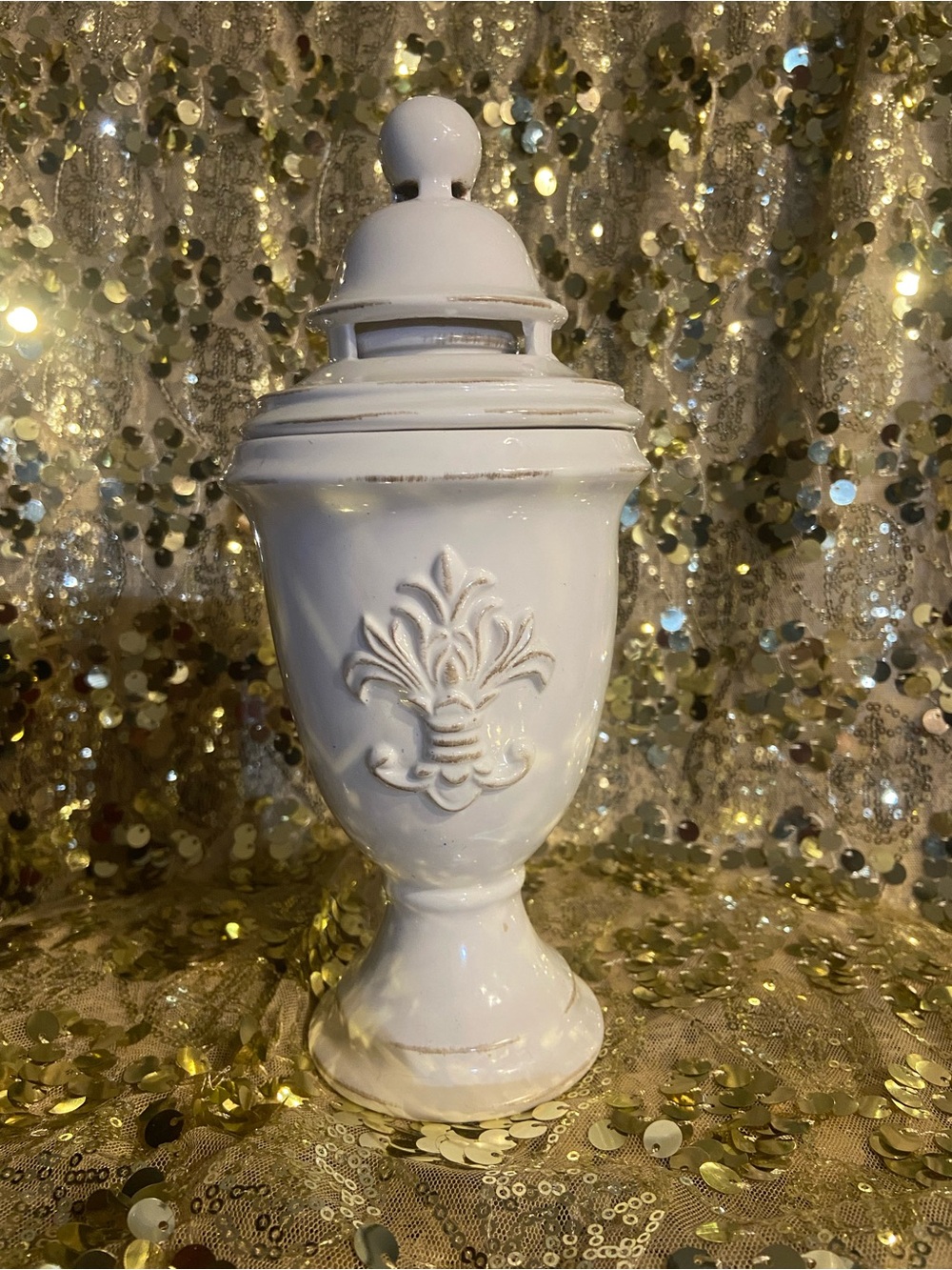 Greenleaf  Fleur De Lis Aroma Decor Diffuser With White Finish  EUC